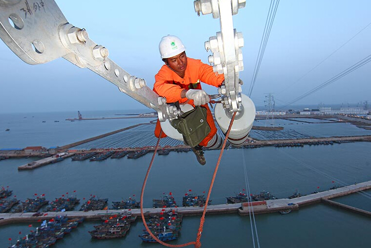 海陽核電線路架通安全性，高空作業(yè)防墜器來保證